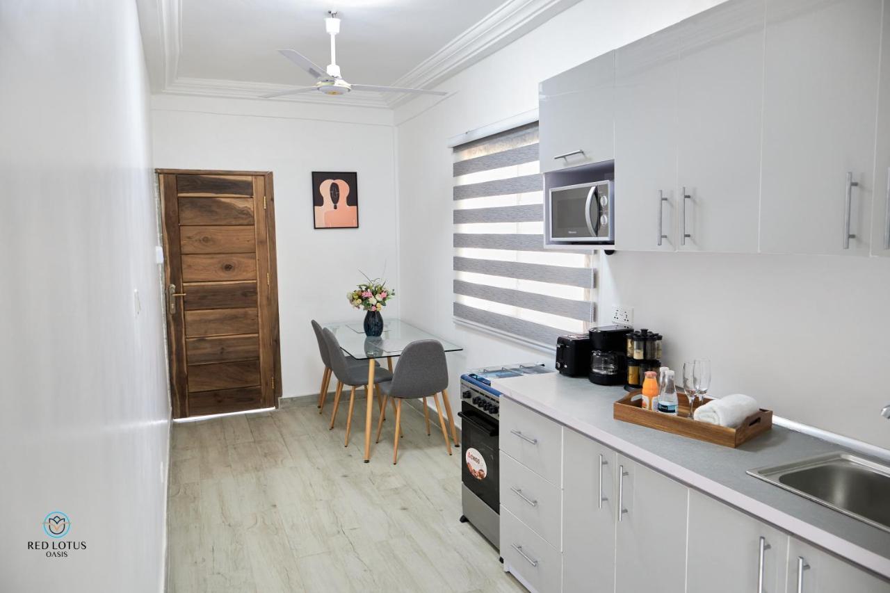 Charming Rooftop Apartments- Strong Wi-Fi & 40Percent Long-Stay Disc- Red Lotus Oasis Akkra Exterior foto